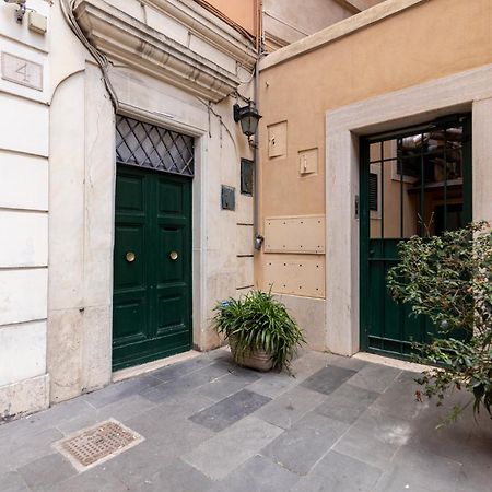 Parlamento Luxury Apartment Roma Esterno foto