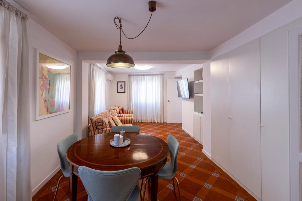 Parlamento Luxury Apartment Roma Esterno foto