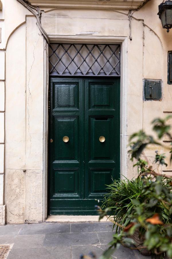 Parlamento Luxury Apartment Roma Esterno foto