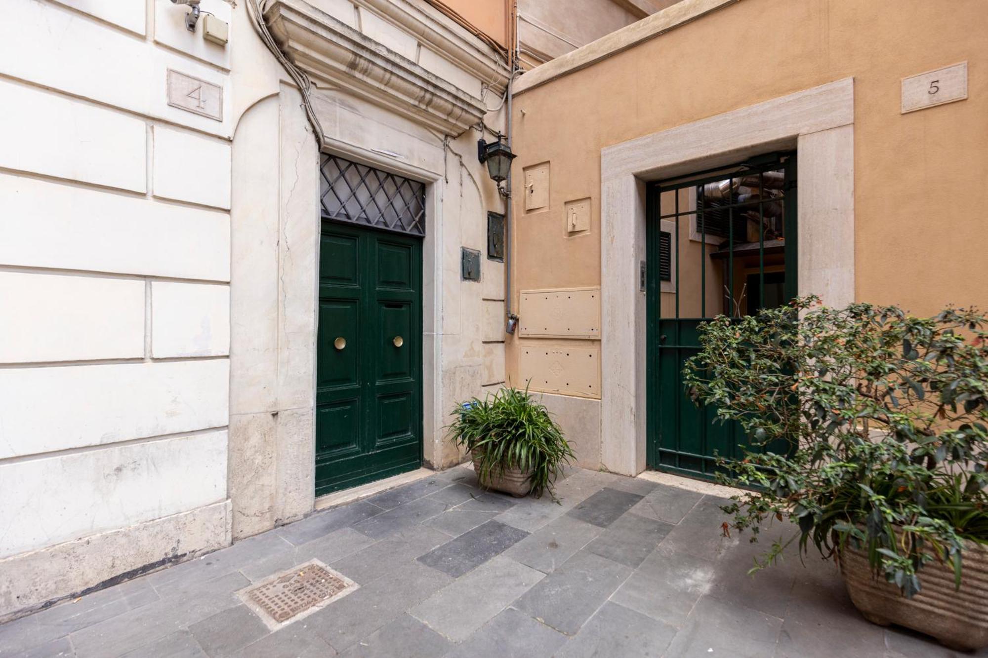 Parlamento Luxury Apartment Roma Esterno foto